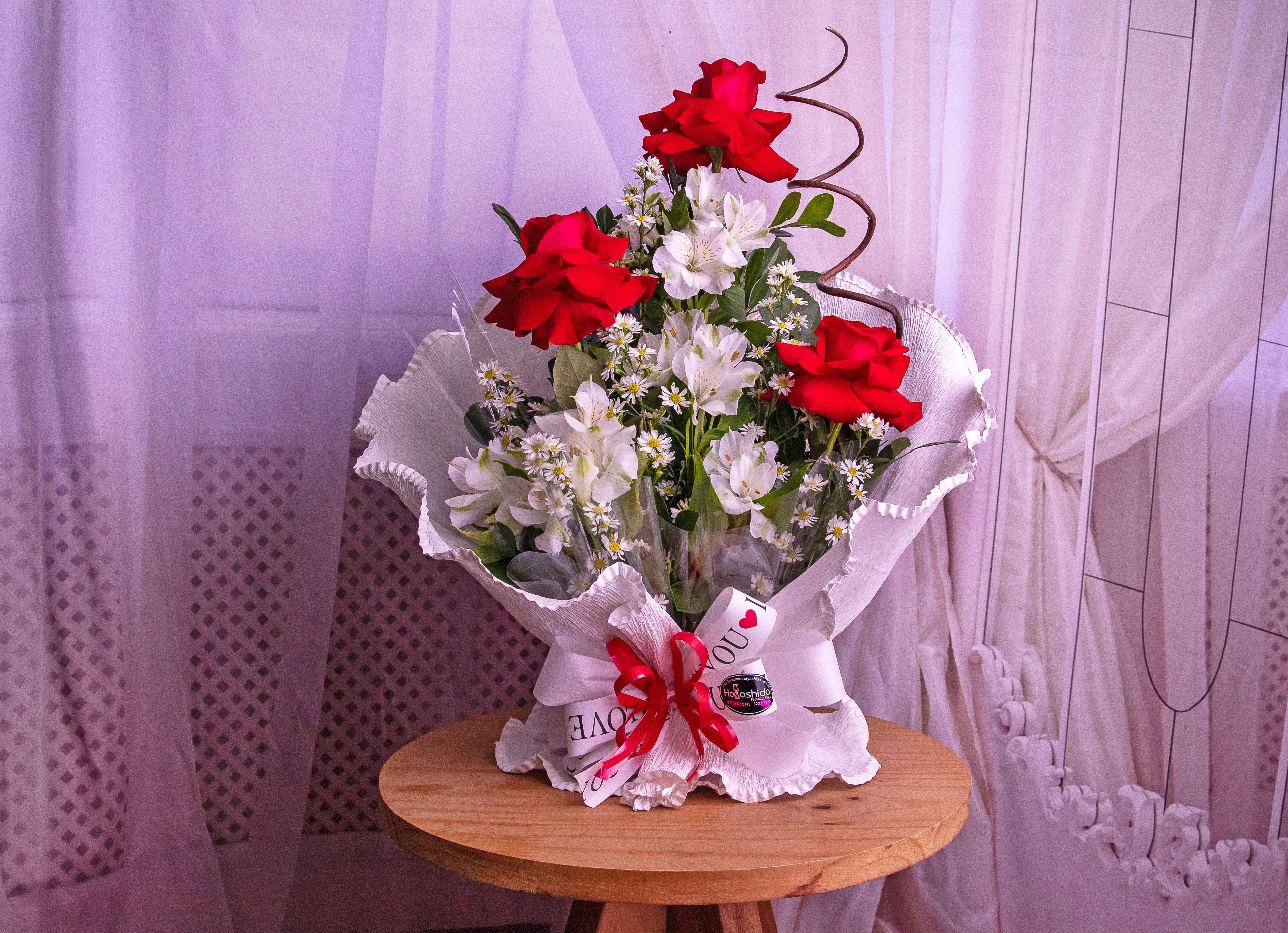 Sacolé com Três Rosas Importadas
